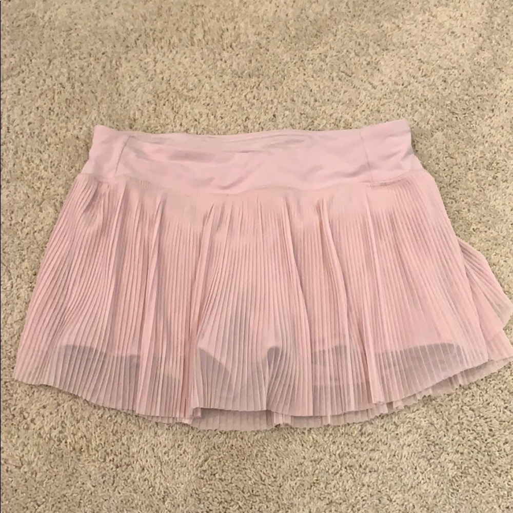 Light pink pleated lululemon skirt